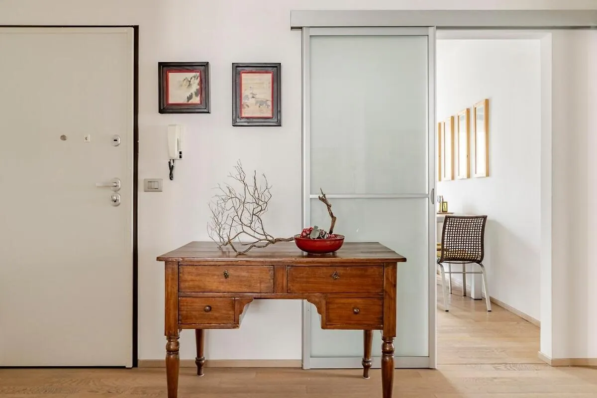 Rooms With A View And A Glass Of Wine! Florence Apartment