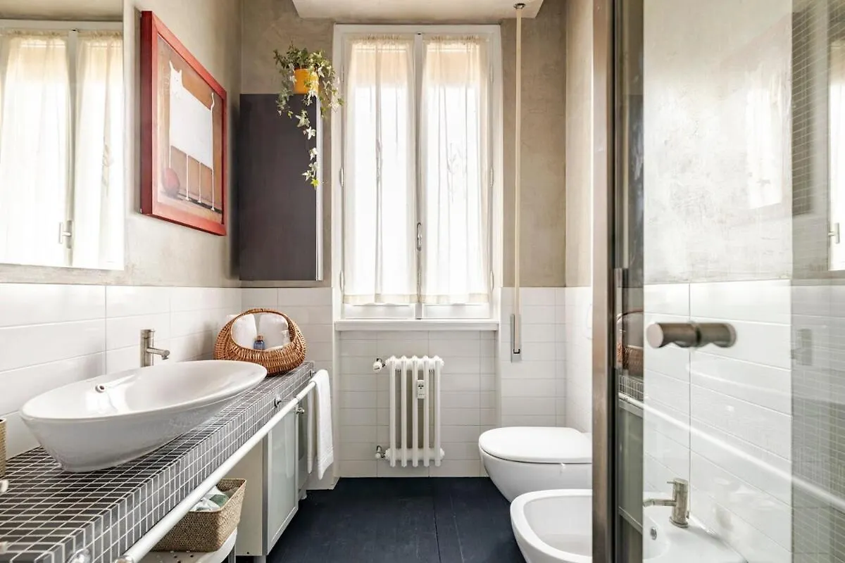 Rooms With A View And A Glass Of Wine! Florence Apartment