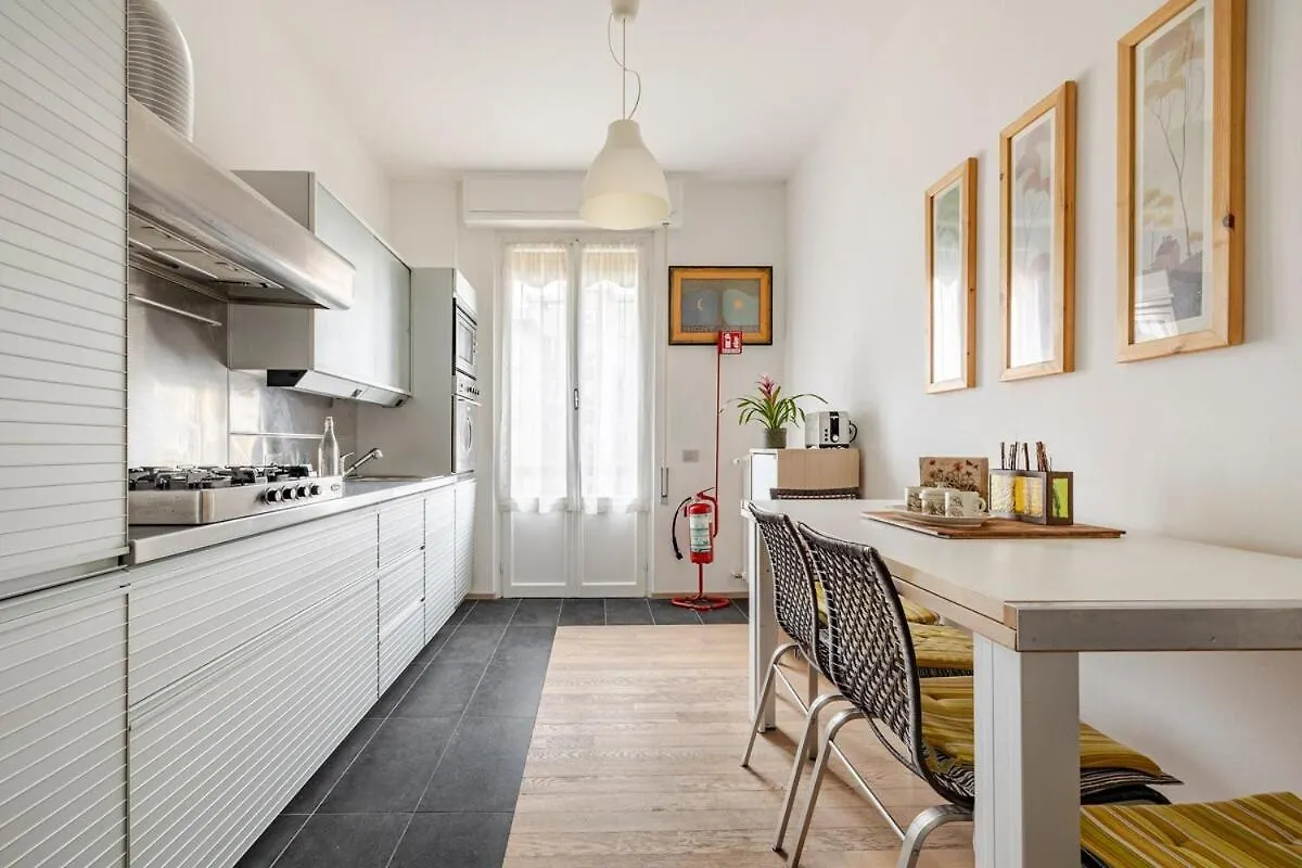 Rooms With A View And A Glass Of Wine! Florence Apartment